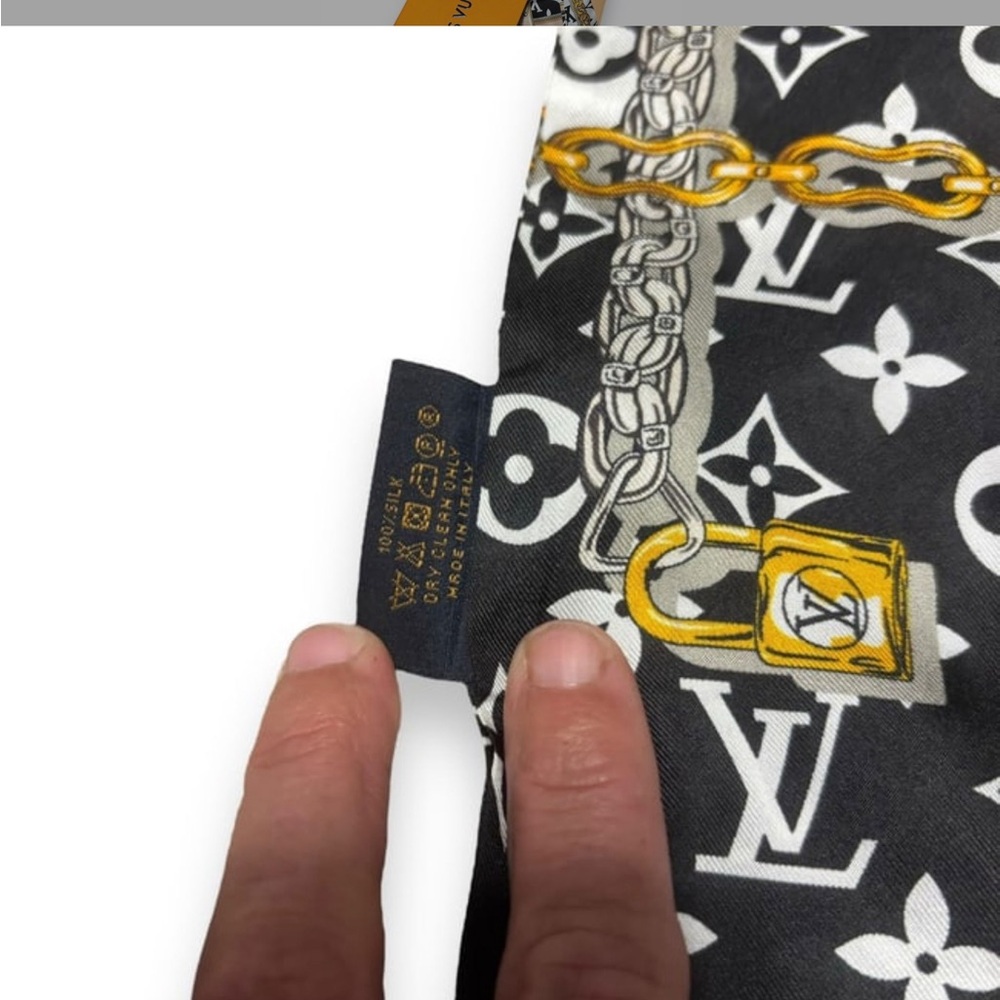 Louis Vuitton Silk Monogram Confidential Bandeau
Black Scarf - Picture 4 of 11